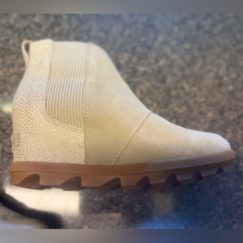 “SOREL” Joan of Arctic Wedge II Chelsea Boots